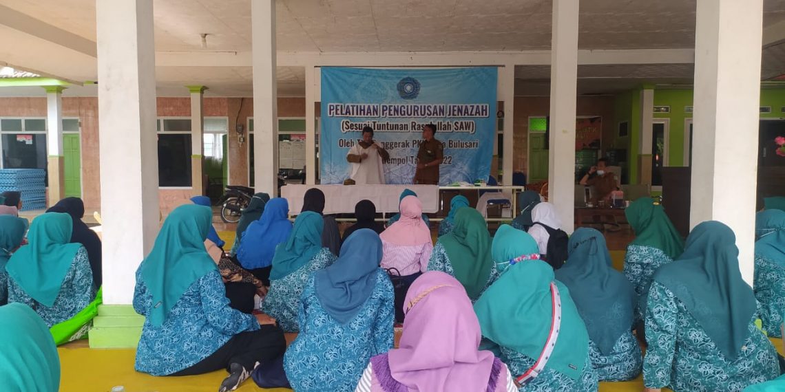 Ibu-Ibu PKK Desa Bulungsari, Pasuruan Ikuti Sosialisasi Pemulasaraan Jenazah