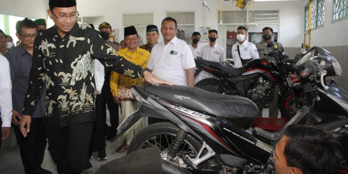 Resmikan Ruang Praktek dan Laboratorium, SMK Islam Krembung Gandeng 2 Perusahaan