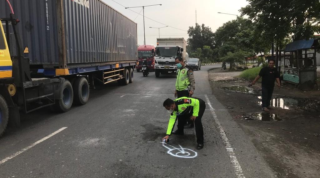 Remaja Putri Jombang Tewas Terlindas Truk di Sidoarjo