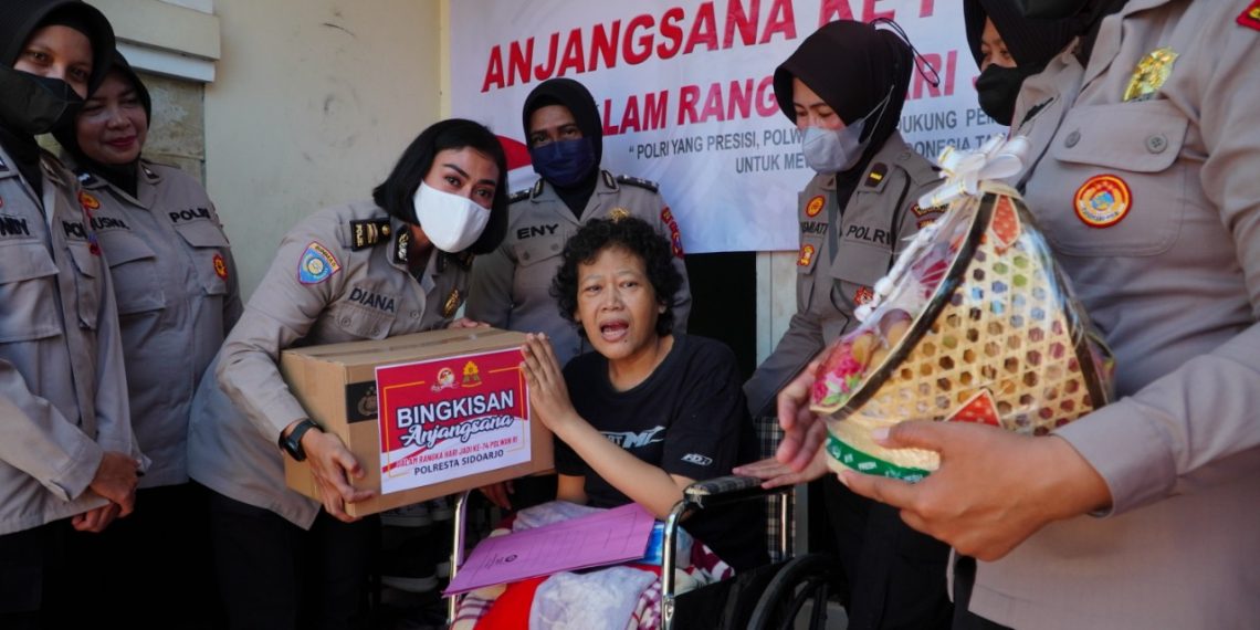 Polwan Sidoarjo Anjangsana ke Purnawirawan dan Anggota yang Sakit