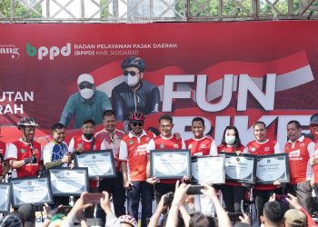 Bupati Beri Penghargaan ke Wajib Pajak Panutan