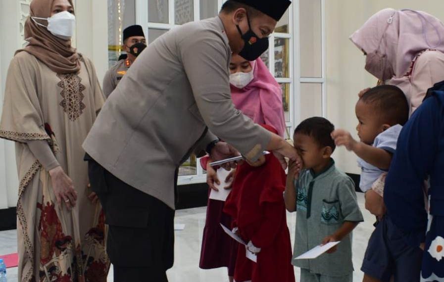 Hari Asyura, Polresta Sidoarjo Gelar Doa Bersama dan Santuni Anak Yatim  