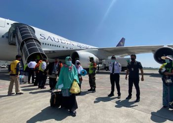 Jemaah Haji Tiba di Bandara Juanda dengan Selamat