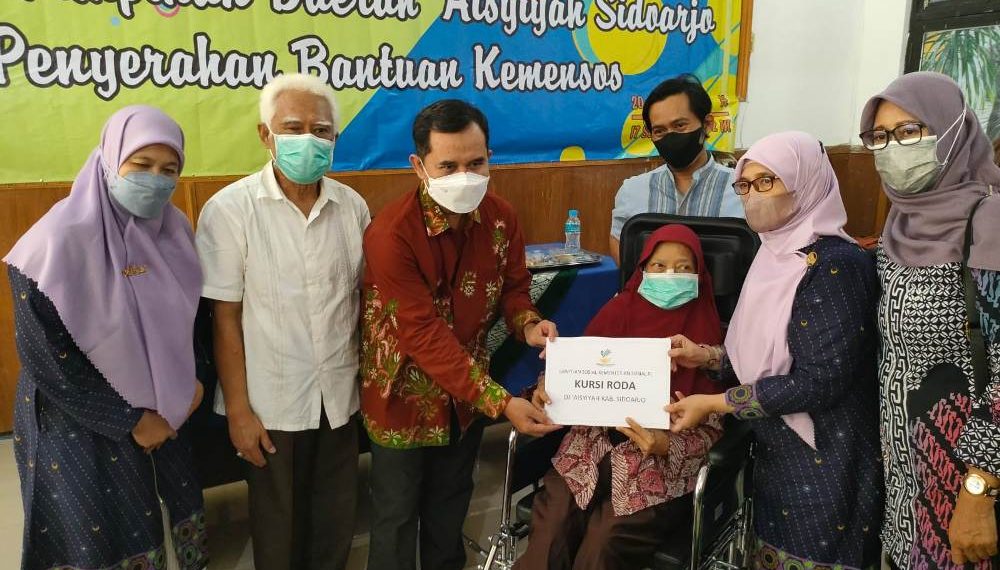 PD Aisyiyah Sidoarjo Gandeng Kemensos Beri Bantuan Kursi Roda