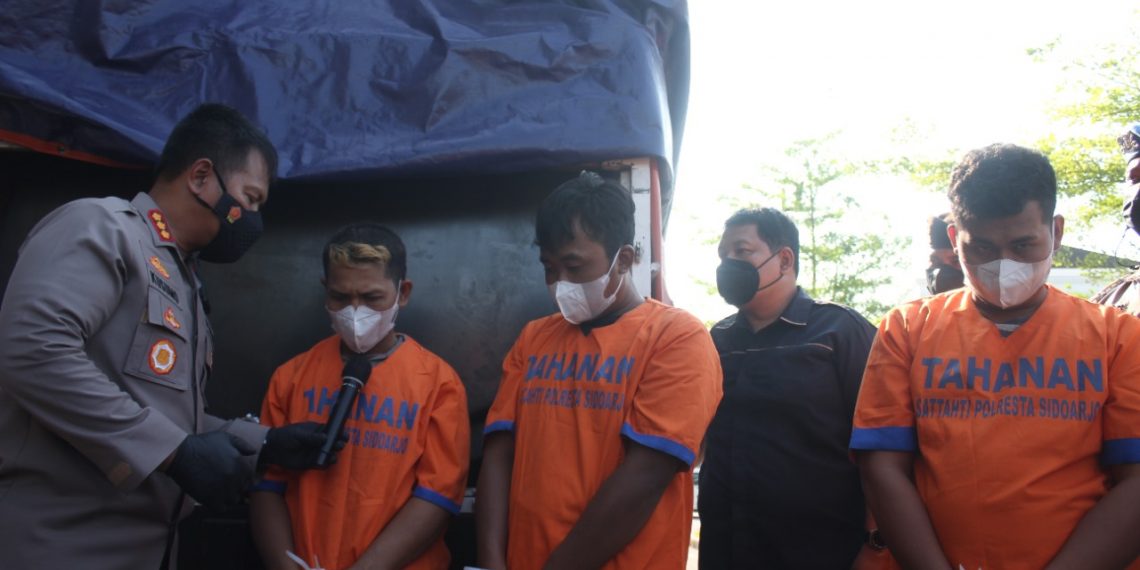 Bermodal Rp. 35 Juta, 3 Orang Tersangka Pengangkutan BBM di Sidoarjo Ditangkap Polisi