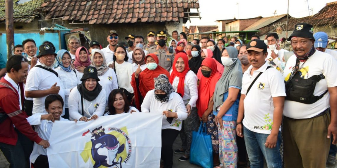 Polresta Sidoarjo bersama Alumni Untag Bagikan Bansos Dampak Kenaikan Harga BBM