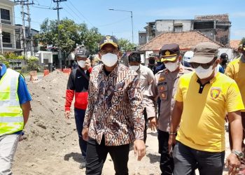 Gus Muhdlor Tinjau Proyek Flyover JPL 64 Krian, Dishub Diminta Turun Urai Kemacetan