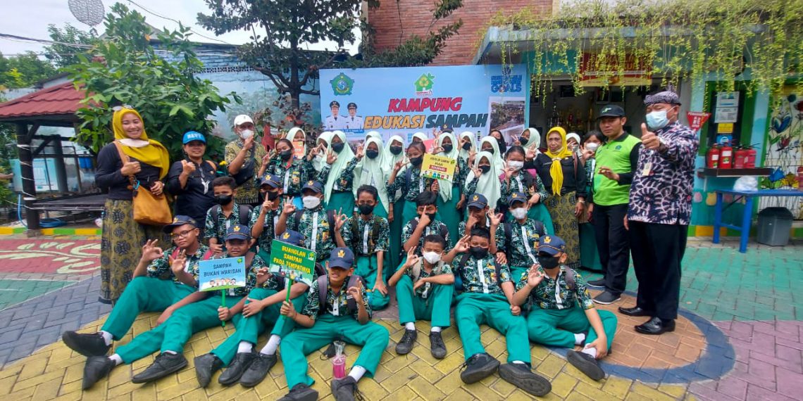 Ratusan Siswa dari Sekolah Adiwiyata Belajar Pengelolaan Sampah dan Lingkungan di Kampung Edukasi Sampah