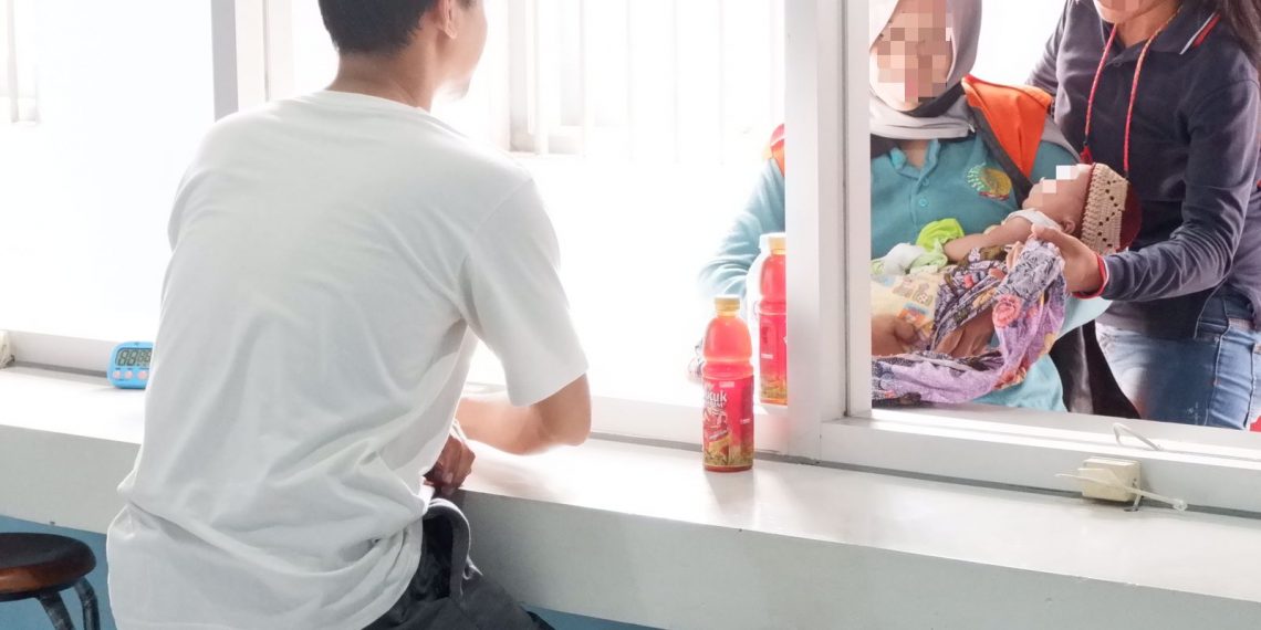 Selesaikan Masa Isolasi, Bayi Napi Rutan Perempuan Akhirnya Bertemu Sang Ayah