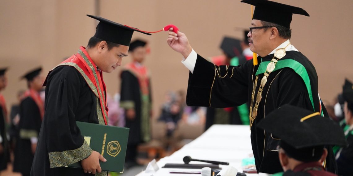 30 Narapidana Wisuda Bersama 1248 Mahasiswa UNIS