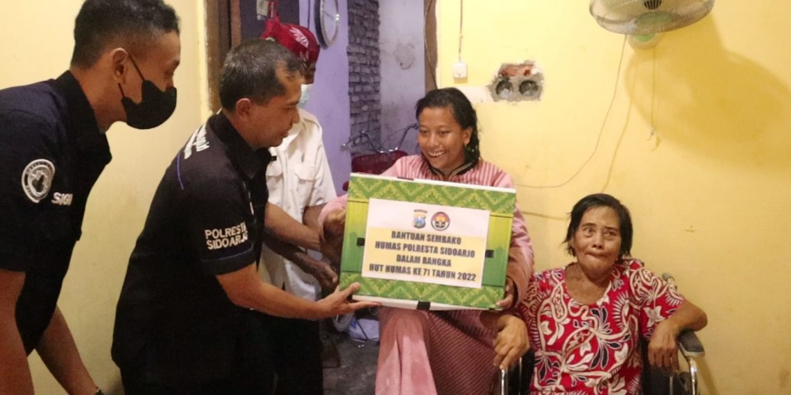 Sambut HUT Humas Polri Ke-71, Polresta Sidoarjo Peduli Lansia