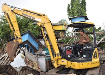 Pemkab Sidoarjo Mulai Kerjakan Relokasi Makam dan Masjid di Desa Kedungrejo