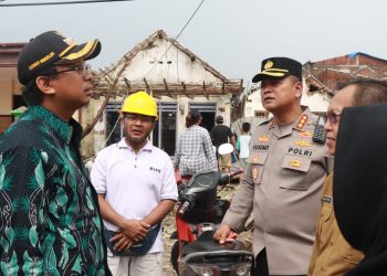 Bupati Sidoarjo Bersama Kapolresta Sidoarjo Tinjau Lokasi Terdampak Angin Kencang