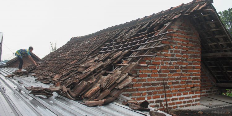 Komisi D DPRD Sidoarjo Sidak Rumah Korban Puting Beliung, Minta Pemkab Sigap Bencana