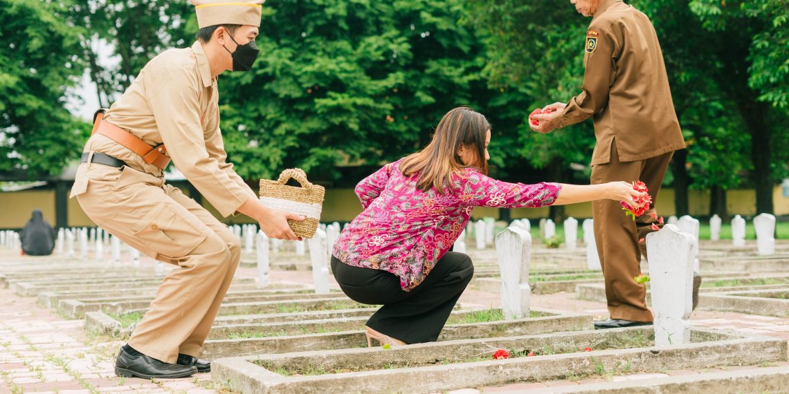 Gelar Tabur Bunga di Taman Makam Pahlawan, favehotel Sidoarjo Peringati Hari Pahlawan ke-77