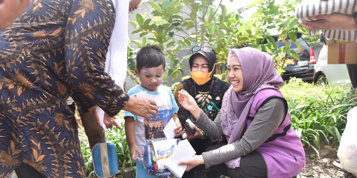 TP-PKK Sidoarjo Salurkan Bantuan kepada Korban Angin Puting Beliung