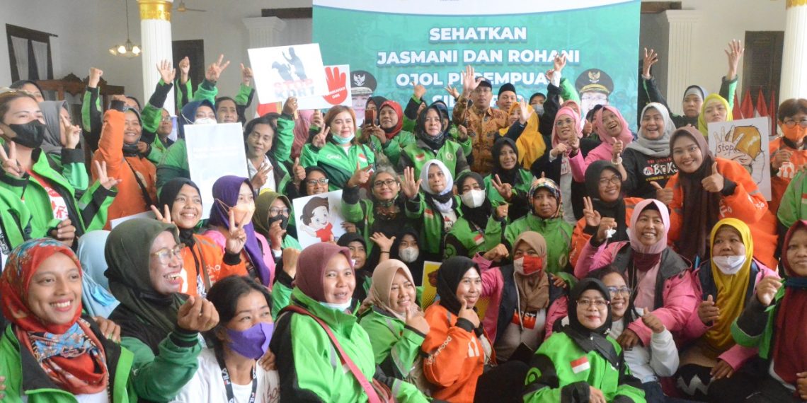 IKA Unair Gelar Baksos Ojol Perempuan di Sidoarjo