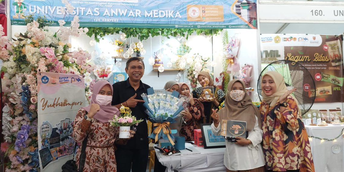 Ikuti Meriahkan KMI Expo XIII 2022, Universitas Anwar Media Tampilkan Yuk Hampers