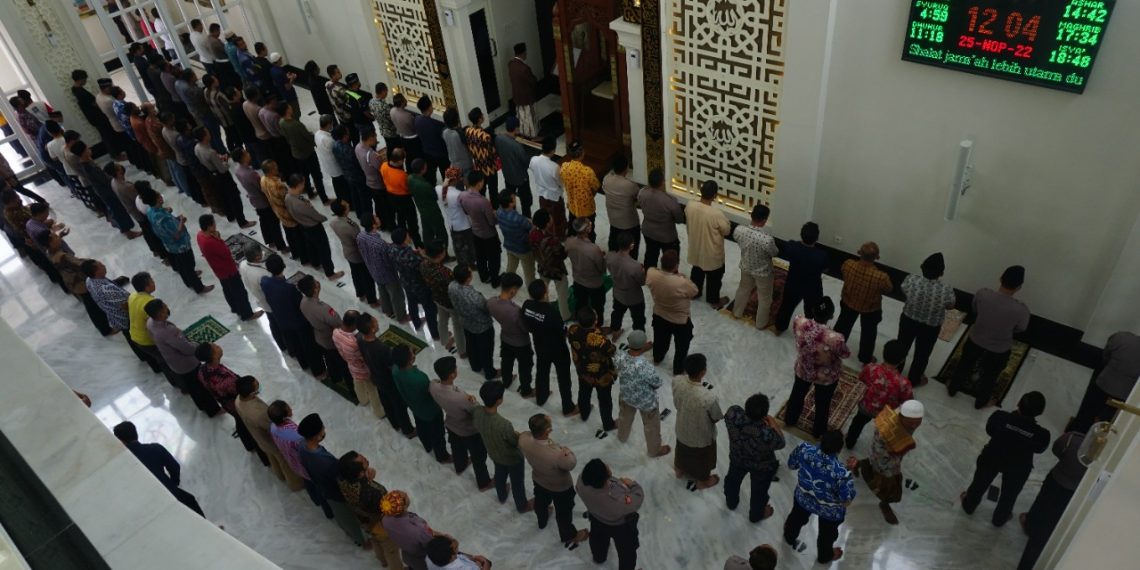 Polresta Sidoarjo Gelar Shalat Gaib untuk Korban Gempa Cianjur