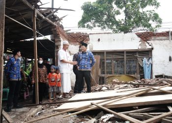 Subandi Beri Bantuan untuk Warga Terdampak Hujan dan Angin Kencang