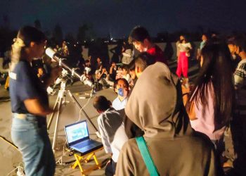 Sekolah Pembangunan Jaya 2 Sidoarjo Ajak Puluhan Siswa Nikmati Gerhana Bulan Total 2022