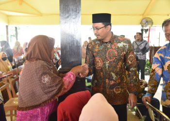 Bupati Sidoarjo Gelontor Bansos Total  Rp. 1 Miliar untuk 3.599 Warga yang Tinggal di Kawasan TPA Griyo Mulyo, Jabon