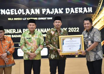 Bupati Sidoarjo H. Ahmad Muhdlor Beri Penghargaan Evaluasi Kinerja 2022