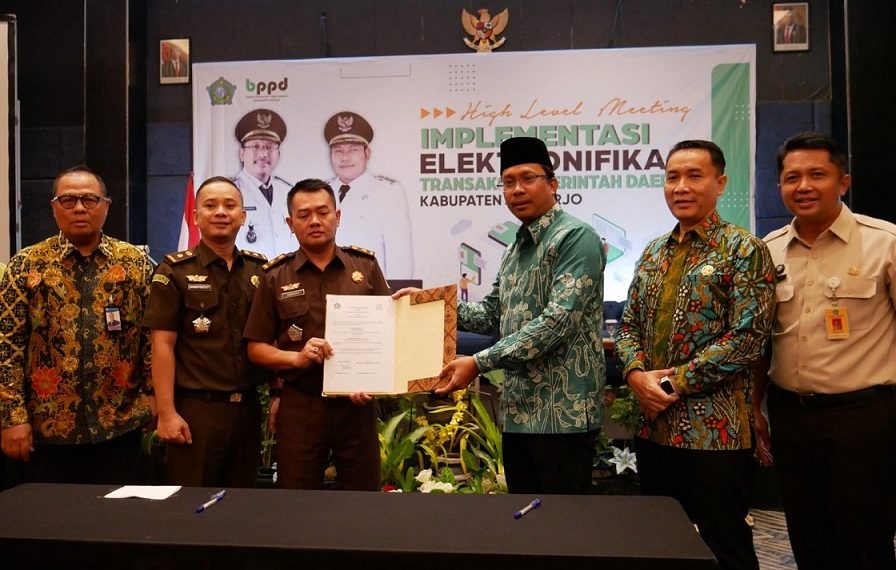 Hindari Layanan Banyak Meja, Bupati Minta OPD Wajib Digitalisasi