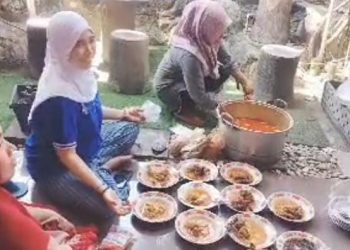 Rayakan Idul Adha, Hj Syifaul Ummah Turut Pantau Penyembelihan hingga ‘Jualan’ Gule dan Sate 