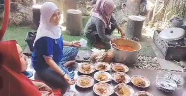 Rayakan Idul Adha, Hj Syifaul Ummah Turut Pantau Penyembelihan hingga ‘Jualan’ Gule dan Sate 