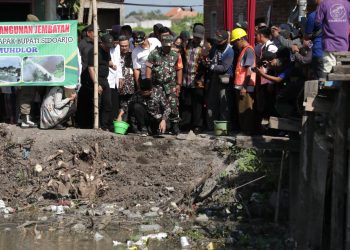 Bupati Gus Muhdlor Letakkan Batu Pertama Pembangunan Jembatan Shiratal Mustaqim di Klurak, Candi