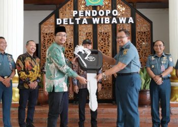 Pemkab Sidoarjo Hibahkan 22 Unit Mobil Dinas untuk TNI AL