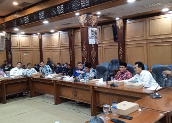 Hearing PT Bernofarm dengan Warga Tebel, Ketua Komisi A Rekom Selesaikan dengan Cara Musyawarah  