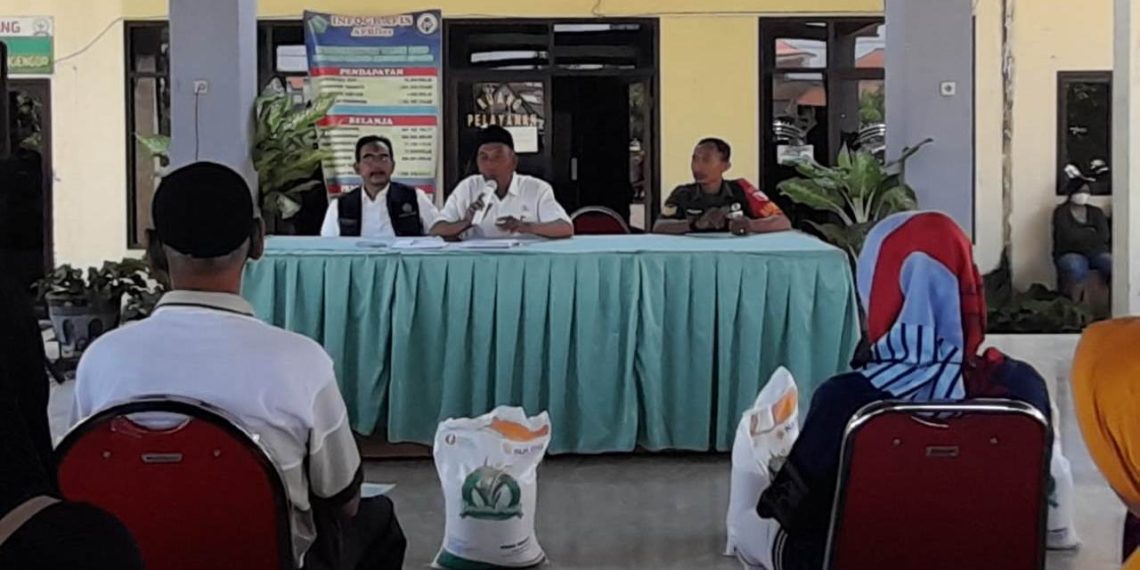 Warga Becingrongengor Dapat Bantuan Beras