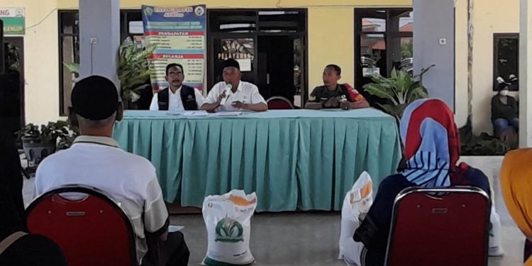 Warga Becingrongengor Dapat Bantuan Beras