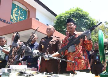 Kejari bersama Forkopimda Musnahkan BB, Mulai dari Senpi, Rokok Tanpa Cukai hingga Miras