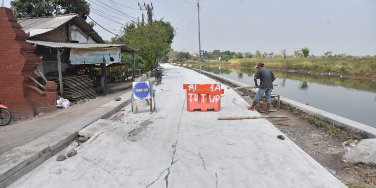 Betonisasi Tulangan-Durungbedug, Kecamatan Candi Capai Progres 36 Persen