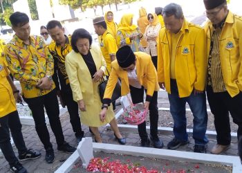 Rayakan HUT Partai Golkar ke-59, Mas Adam Ajak Kader Ziarah ke Makam Pahlawan