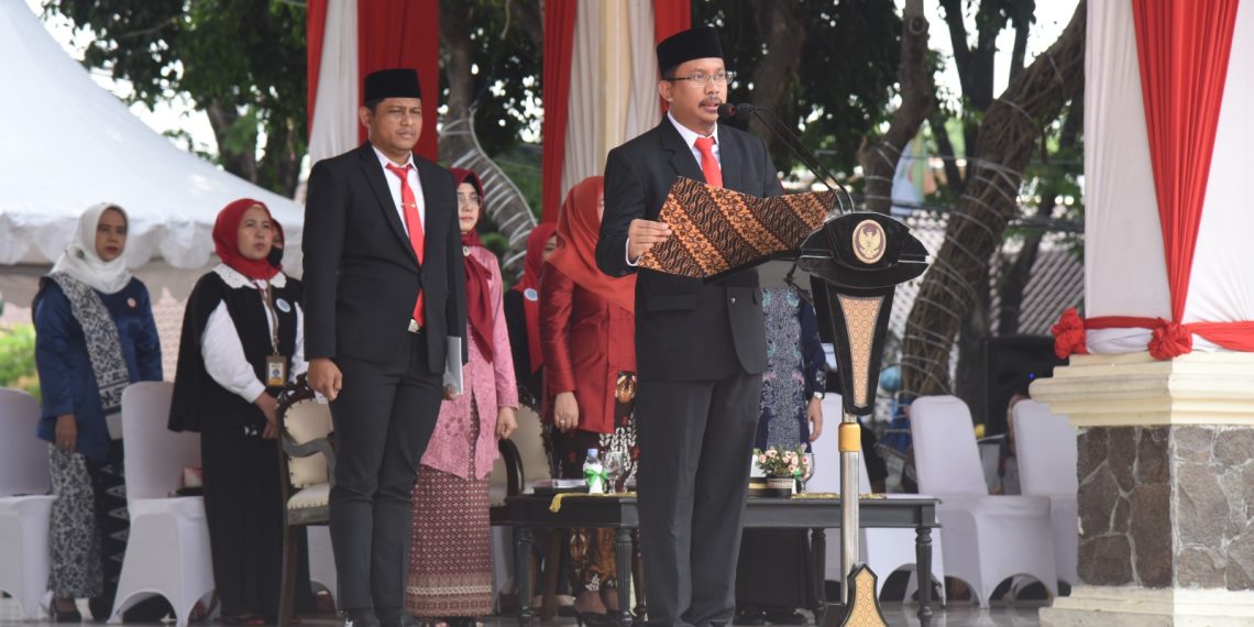Peringati Hari Pahlawan, Bupati Gus Muhdlor Ajak Berjuang Perangi Kebodohon dan Kemiskinan