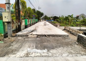 Dibeton Gus Muhdlor, Jalan Desa Banjarsari – Damarsih Tidak Lagi Berlubang