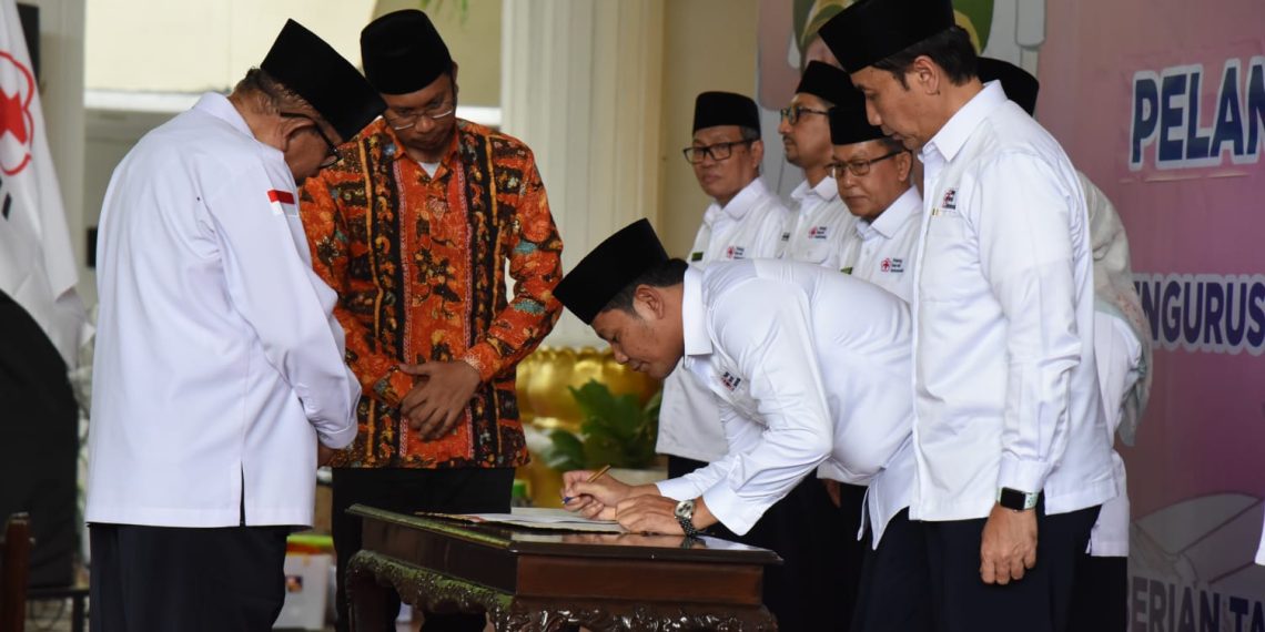 Ketua PMI Jatim Melantik Wabup Sidoarjo Sebagai Dewan Kehormatan PMI Sidoarjo