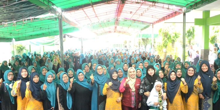 Ning Sasha Ajak Jamaah Pengajian Rutin TP PKK Membangun Keluarga Sakinah