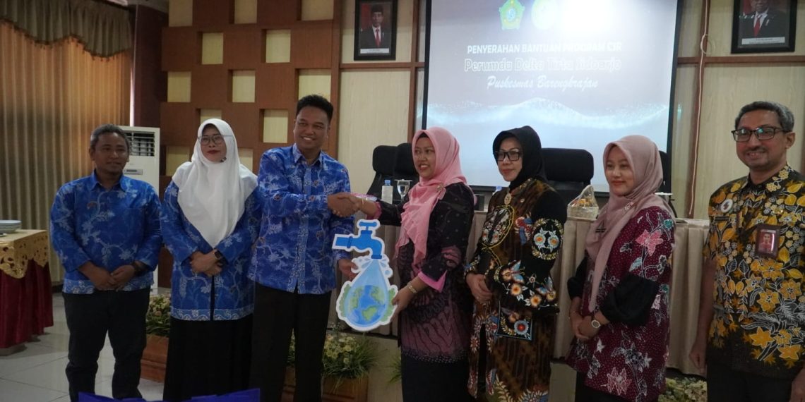 Perumda Delta Tirta Hadirkan Air Bersih yang Berkualitas di Puskesmas Barengkrajan Krian