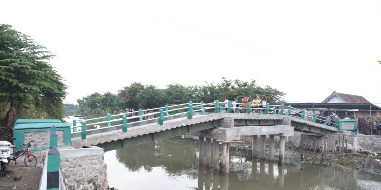 Gus Muhdlor Syukuran Bersama Warga Atas Rampungnya Pembangunan Jembatan Shirotol Mustaqim Klurak Sidoarjo