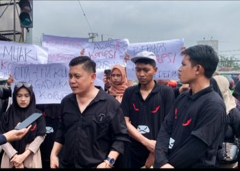 Hari Anti Korupsi, Samhad Bagikan Stiker dan Ajak Lawan Korupsi