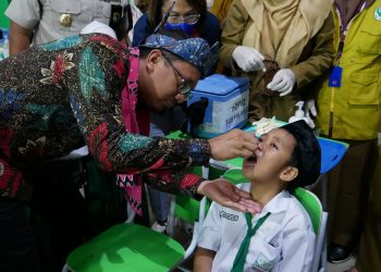 Cegah Penyebaran Polio, Bupati Gus Muhdlor Gencarkan Sub-PIN Polio