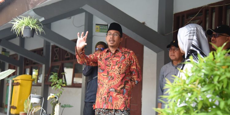 Gus Muhdlor Tinjau SMPN 2 Tanggulangin, Cek Penyebab Banjir Lama Surut