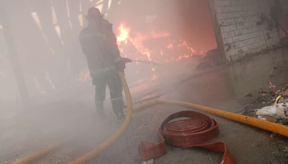 Call Center 112 Siaga 24 Jam, BPBD Gercep Atasi Kebakaran Pabrik Egg Tray