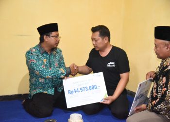 Bupati Sidoarjo Berikan Santunan kepada Keluarga Petugas PPS Desa Lebo yang Meninggal Dunia