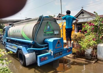 Perumda Delta Tirta Sidoarjo Salurkan 200 Ribu Liter Air Bersih untuk Korban Banjir